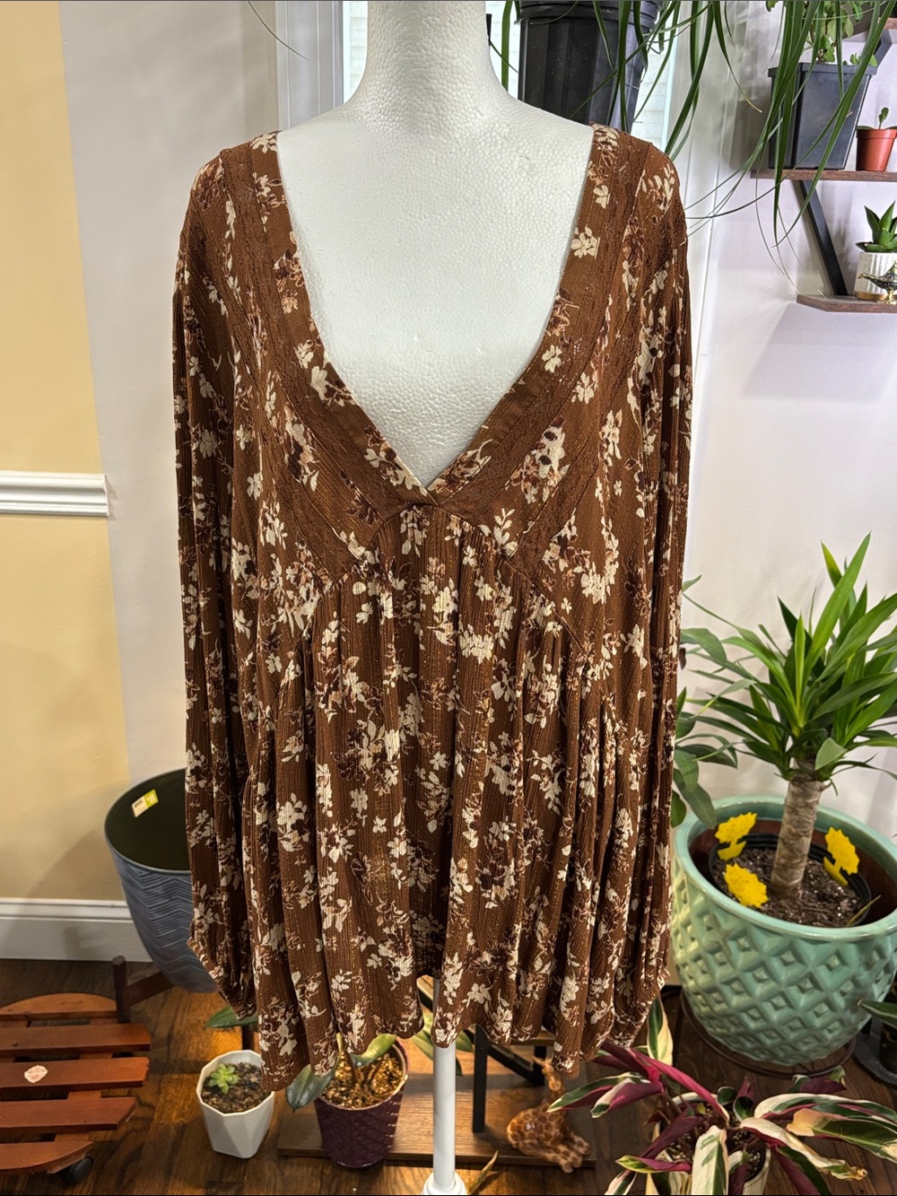 Torrid Brown Floral V Neck Peasant Blouse size 3X - Picture 3 of 5